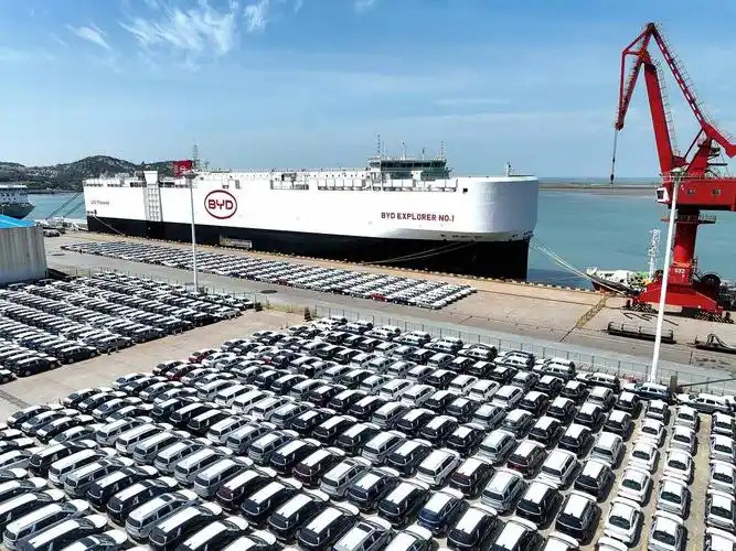 上半年国内汽车出口509万辆，乘用车443万辆，全年破千万板上钉钉，直接
