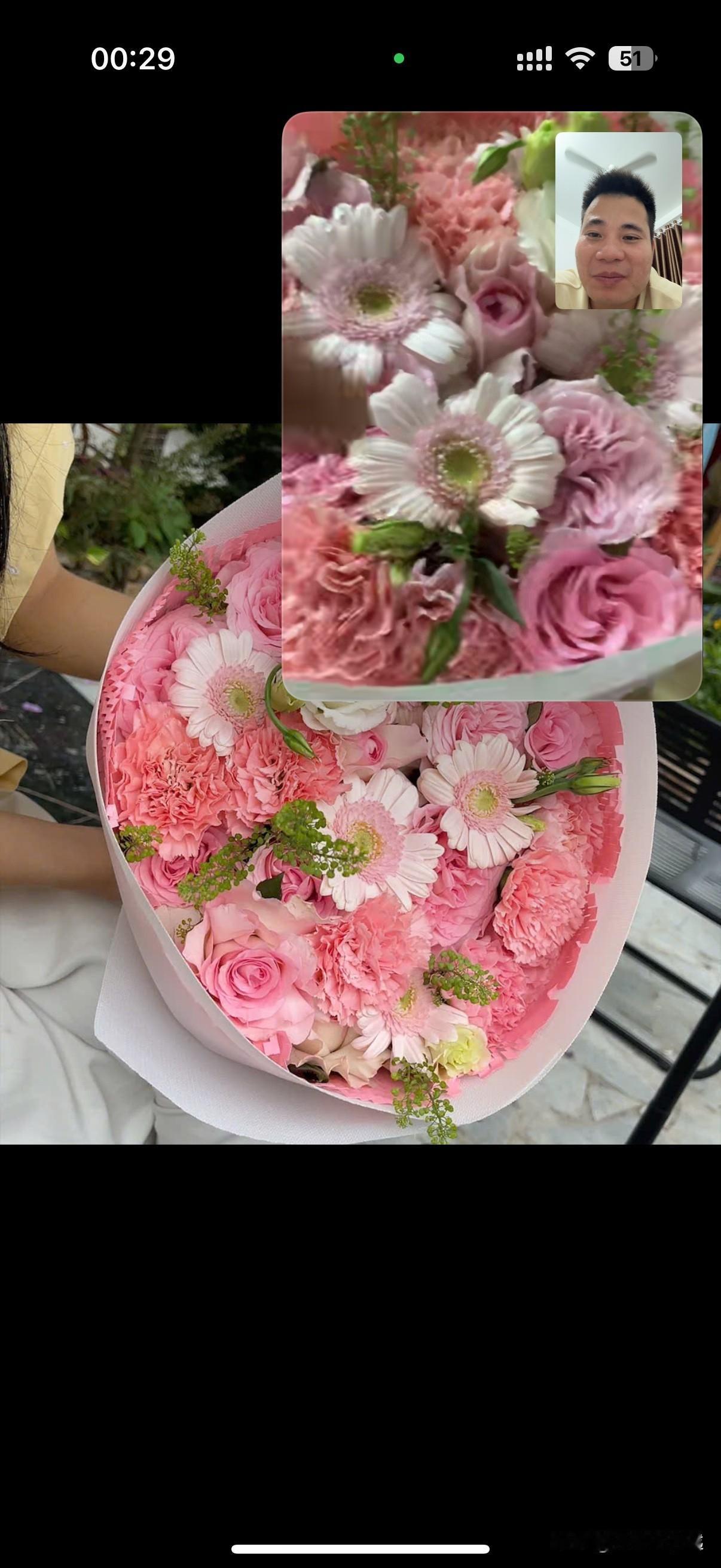 前越南女友均有一个特点特别会聊天聊着聊着就要买花儿了聊着就聊一会儿买
