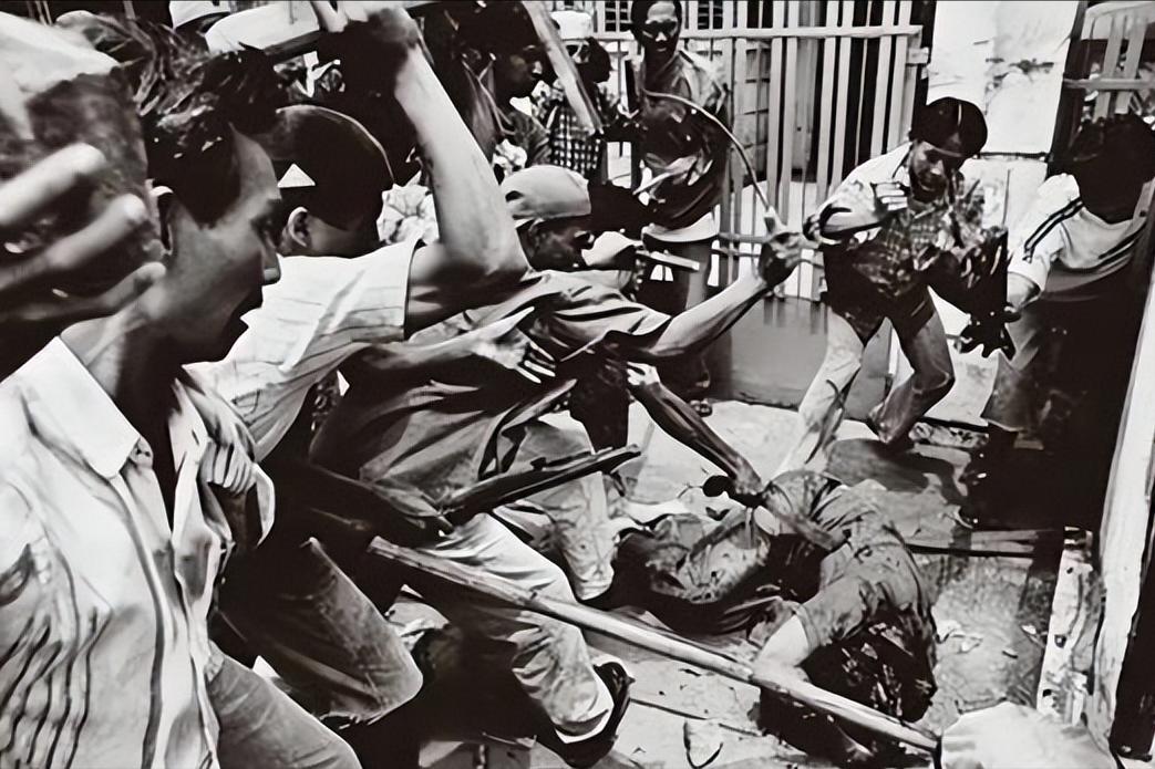 1975年印尼3.5万大军入侵东帝汶，24年占领期死了18万人，这个80万人口的