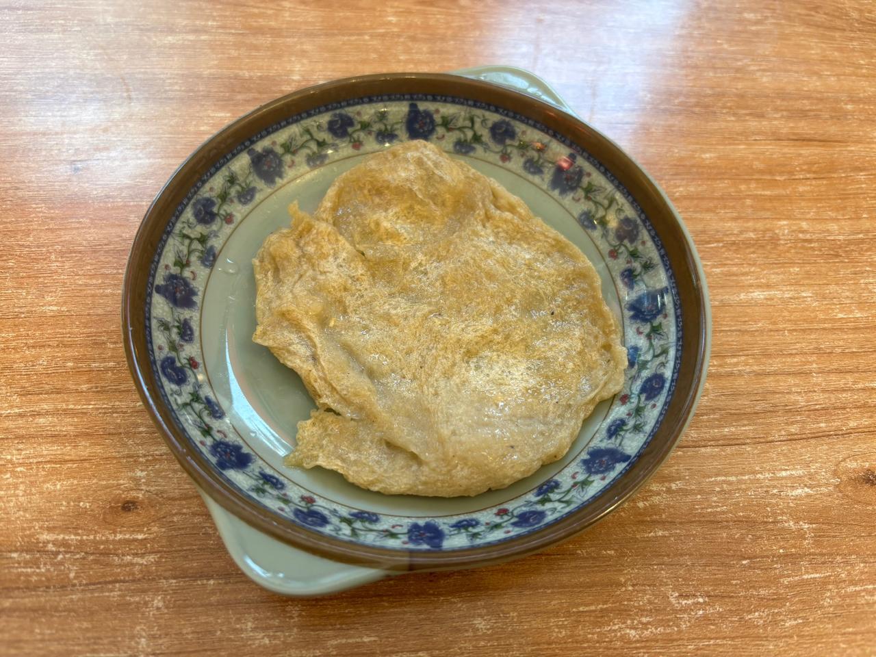 小区里的商店美食街的温州小吃—啥鱼饼炒黄年糕、炒粉干都蛮好吃额