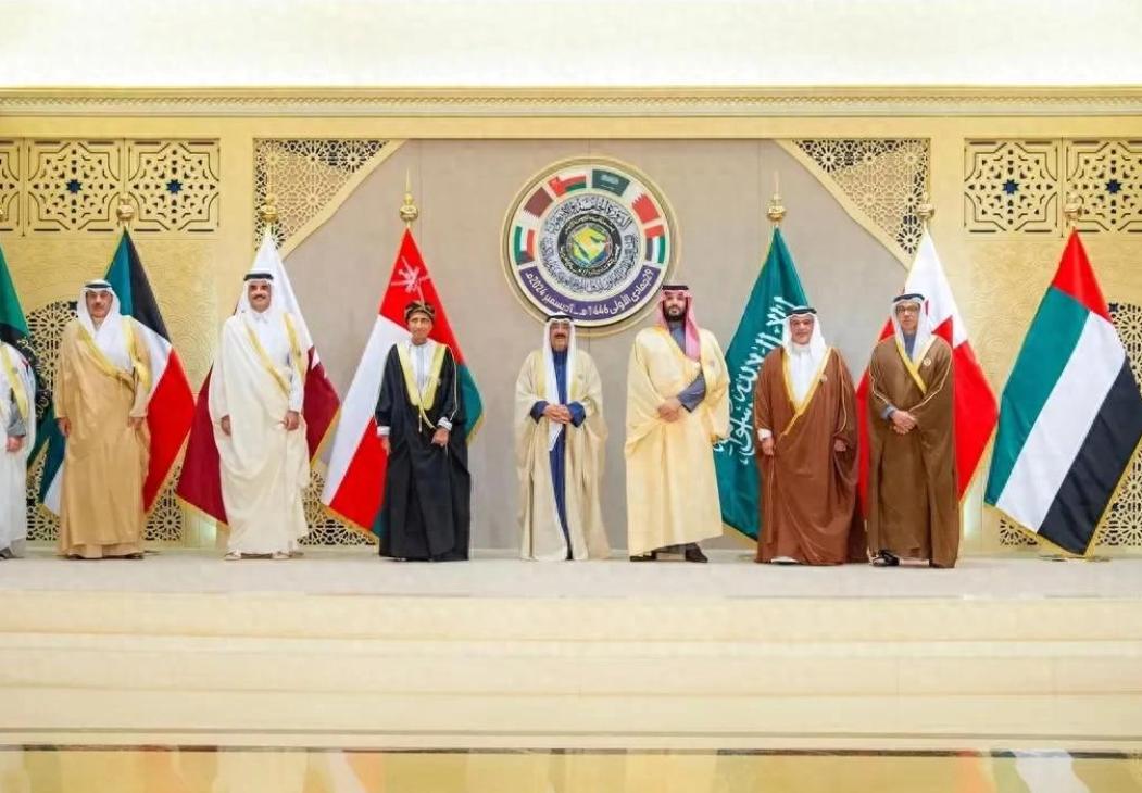 2月28日，美伊开战后，别的国家选择两边都不得罪，沙特却选择“两边都得罪