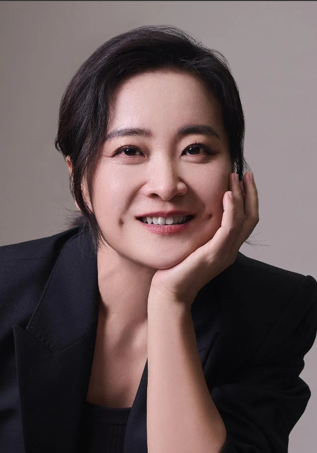 贾玲自编自导自演的第三部电影《转念花开》杀青啦，大家还会像之前一样走进电影院支持