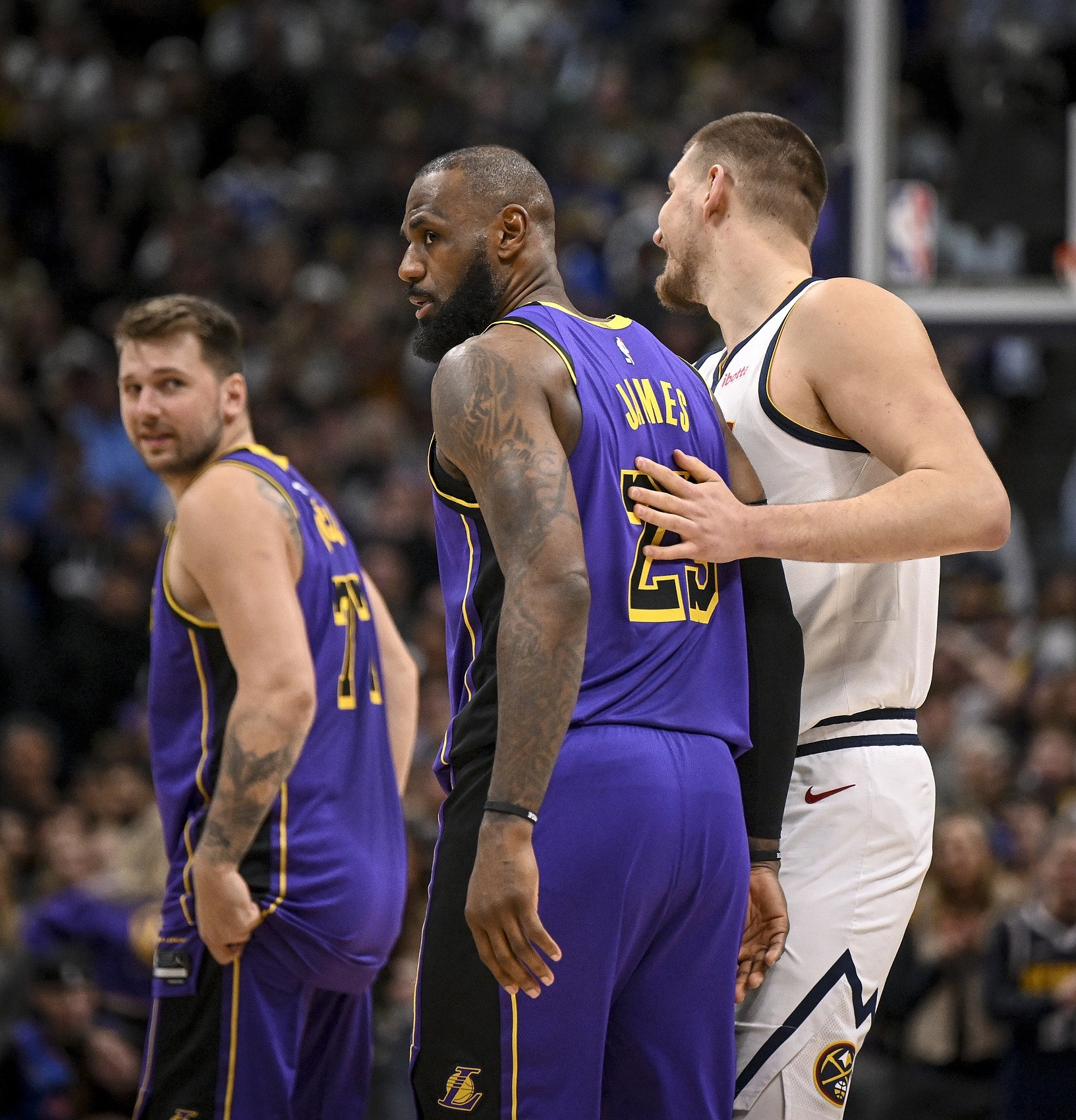 关键卡位战！ESPN明日胜率预测：湖人为49.5%掘金50.5%明天上午8:3