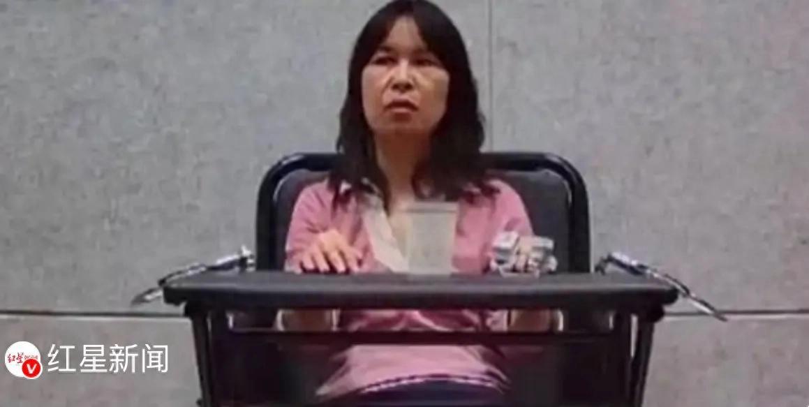 央视这回曝出来的那个间谍案，看完真是让人头皮发麻。整整17年啊！这俩人居然就这