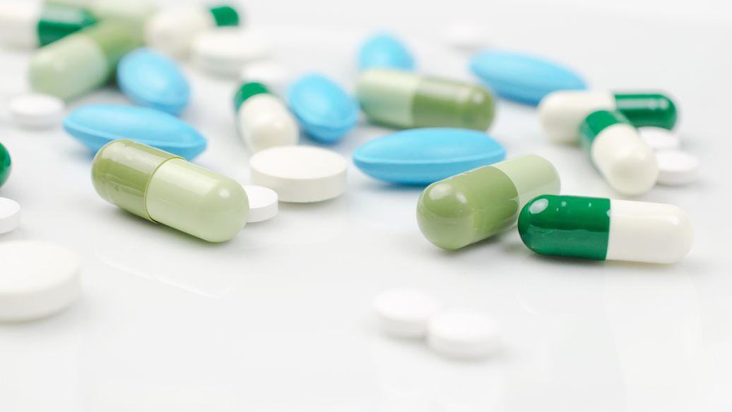 最近医药圈最劲爆的新闻不是哪家企业研发出了新药，而是中国药企老板们正集体上演“国