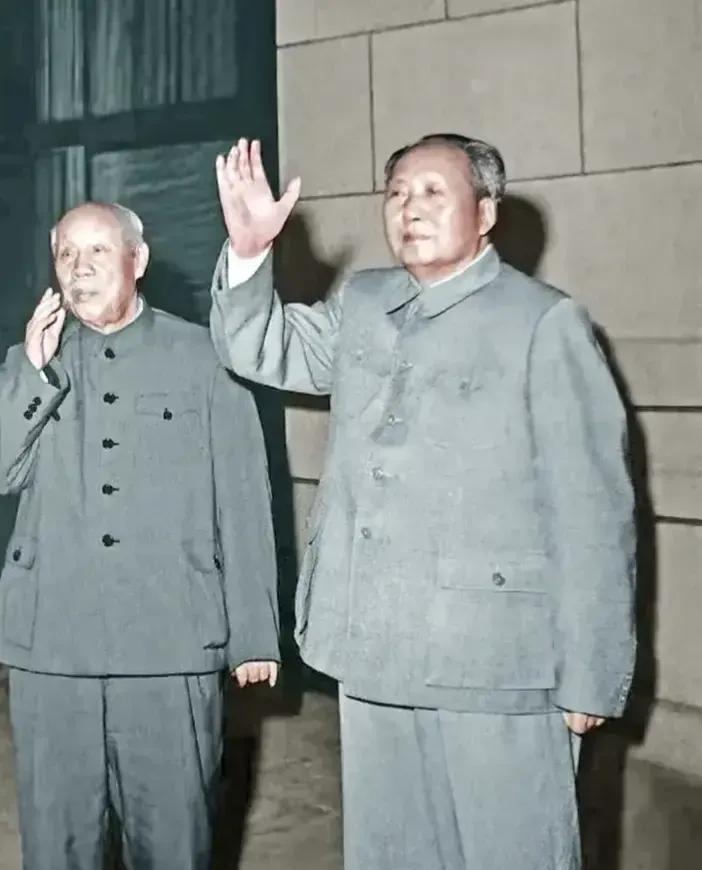 伟大领袖毛主席人民心中的紅太阳！