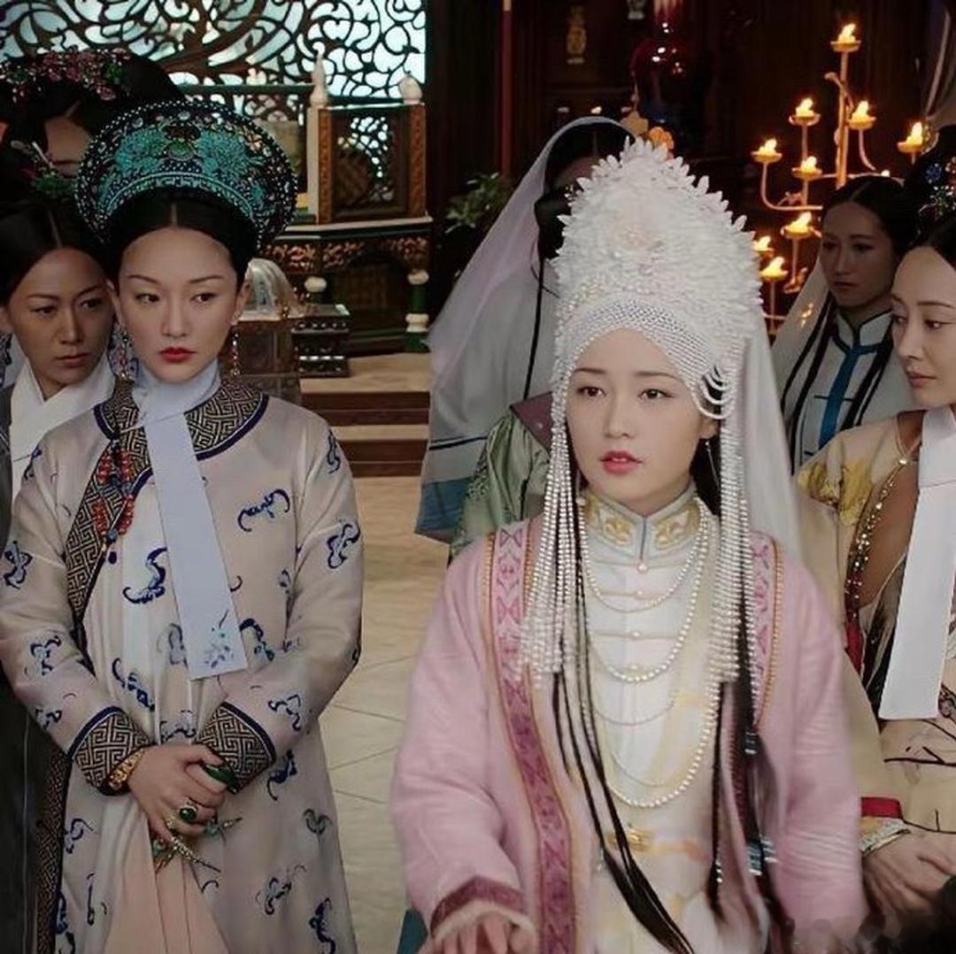 周迅这嫉妒的小眼神都快溢出屏幕了，虽然是演戏，但也太真实了…