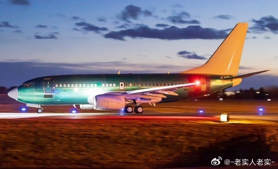 正在英国伯明翰进行改造的E7预警机。美军采购2架737-700，直接拉到英国进行