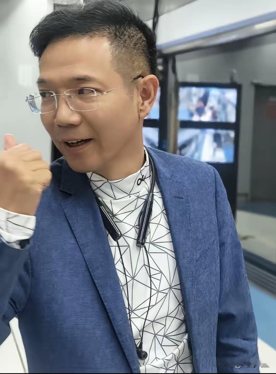 万万没想到！记者抛给李圣律师的“灵魂拷问”，竟成了最戳心的正义宣言！​​接手