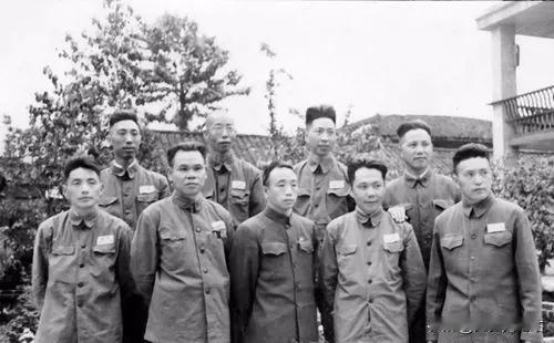 1984年3月，开国少将孔俊彪回到宁化。在县招待所，孔俊彪对时任县武装部政委的周