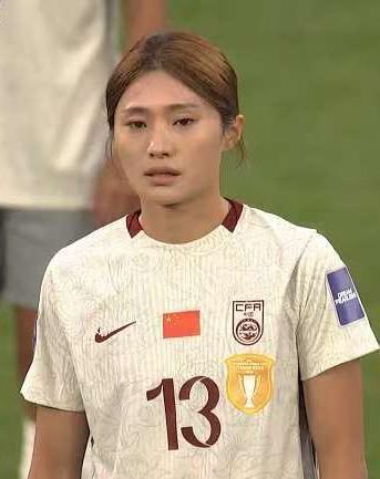 中国女足好消息是它上身了，王霜和教练都进球了，坏消息是太丑了[捂脸哭]。对阵孟