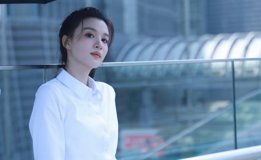 “王楚然什么时候原谅现偶？”这句看似调侃的催更神梗，生生被粉丝从2025年底喊到