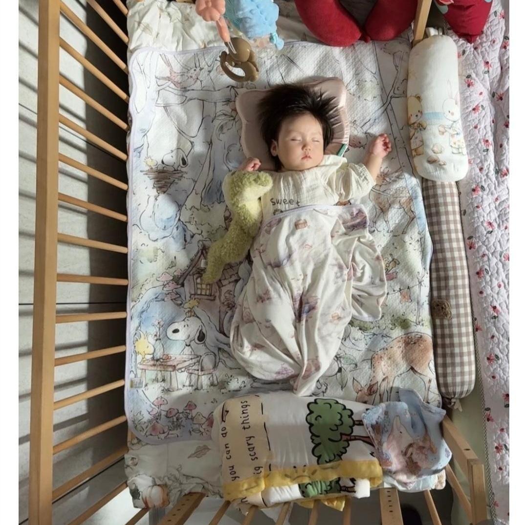 就洗了两件小衣服，前后不到半小时，三个月大的亲孙子就再也没醒过来，这事儿换谁听了