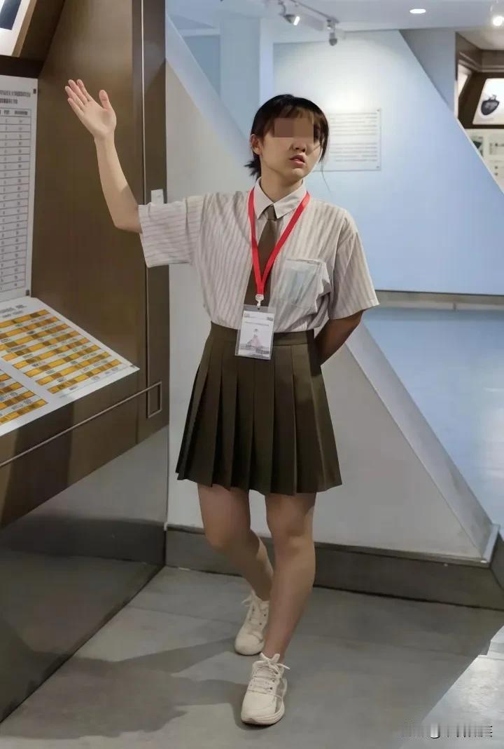 杨同学虚荣心太强了！明明读博申请没有被香港浸会大学接纳，竟然发文称“美美的去读博