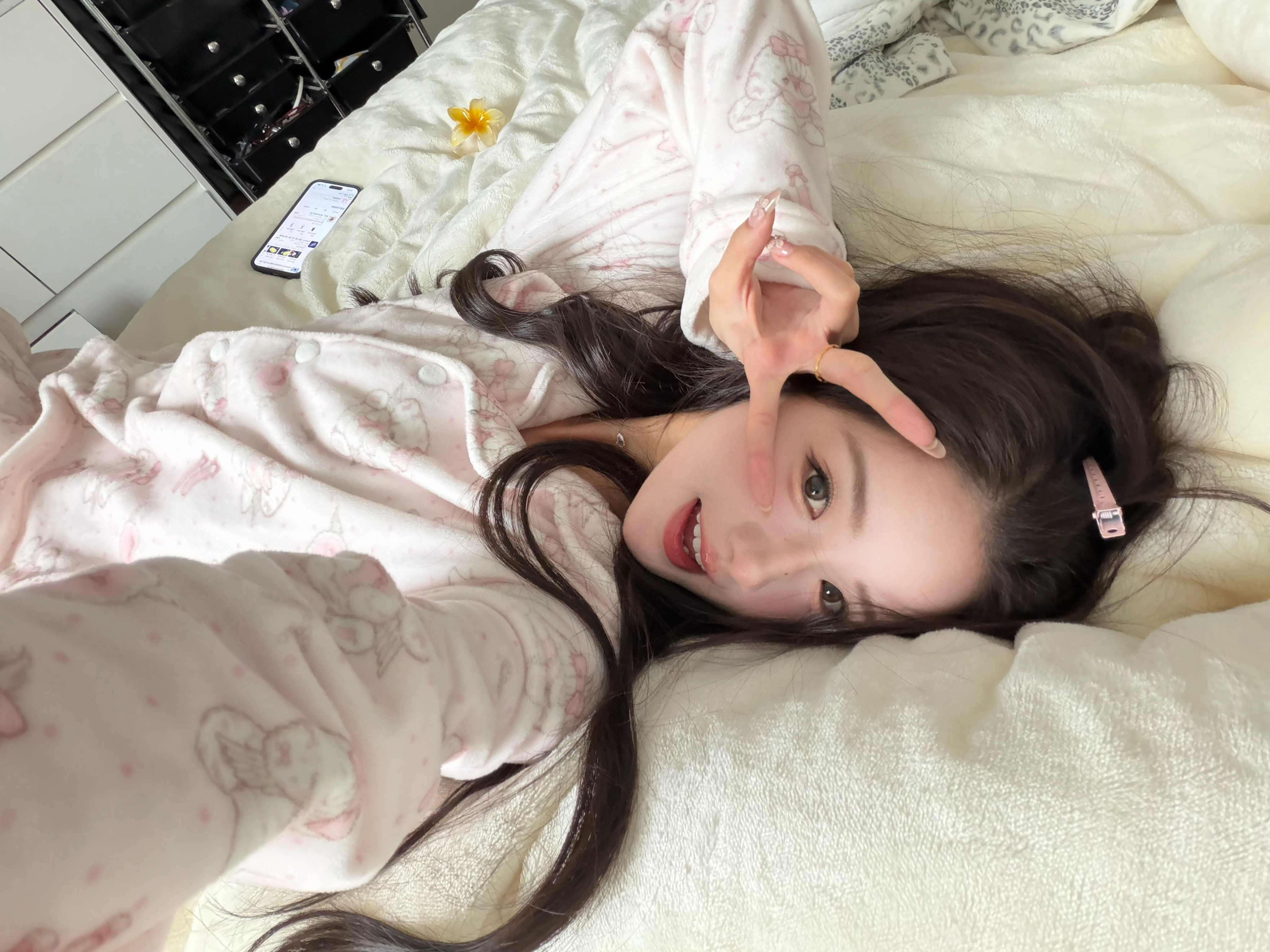 喝了半瓶锐澳断片到现在了！！小娜！！​​​