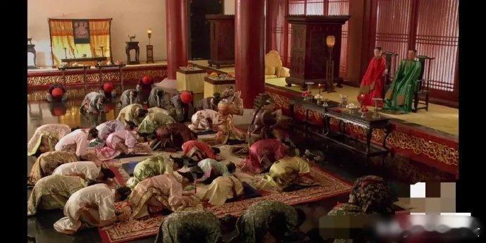 《甄嬛传》中皇上带着后宫嫔妃拜的红绿人偶，究竟是什么？🙉