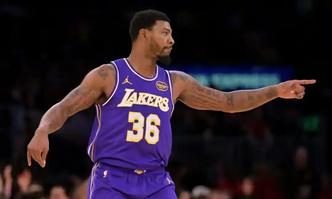 湖人刚和太阳打完，暴露的问题不少。先说防守。范德比尔特这场把杜兰特防得很难受，雷