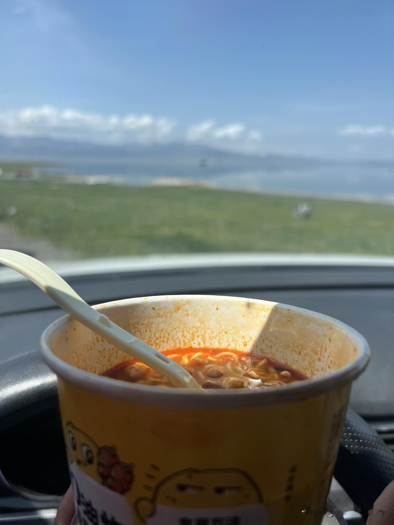 远赴人间惊鸿宴，我在新疆赛里木湖吃泡面🍜作为一个从河南出发的女汉子，我终于实