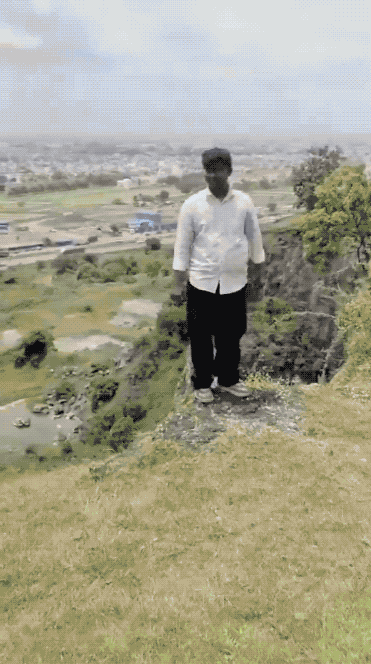 太惨了：印度小伙买苹果手机，引发家庭经济矛盾，最后一家三口全部跳崖身亡！印度马哈
