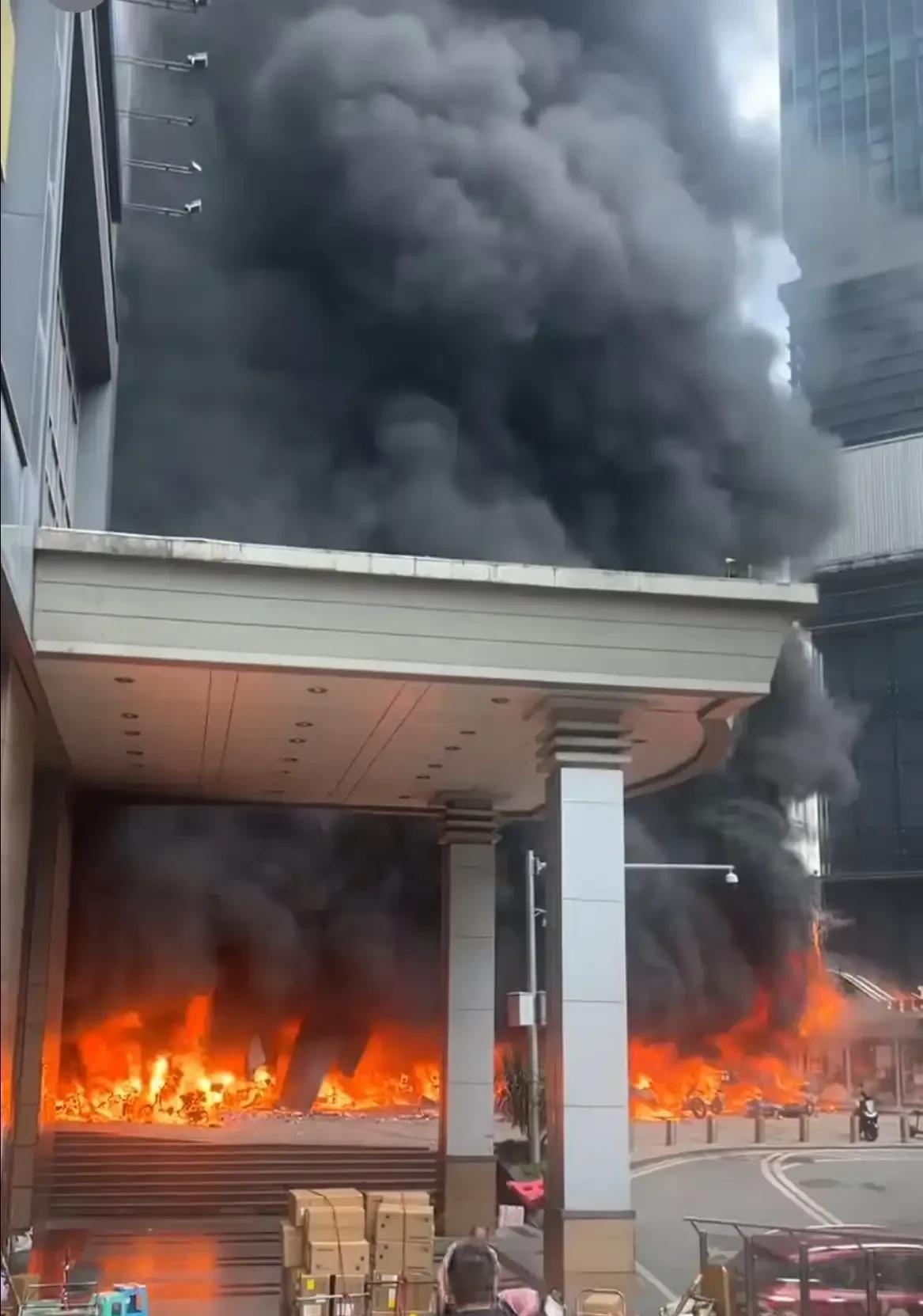 这下好了，重庆石桥铺火灾之后，估计电动车再一次会成为某些人眼中的毒瘤了，包括乱停