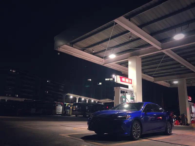 油车车主“真情流露”：就算油价8块8，我也不想买电车！这话一出口，瞬间在车友圈里