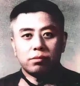 1979年，副师长赵连玉从越南战场返回祖国的途中，不幸被狙杀，搜查后，竟发现这个