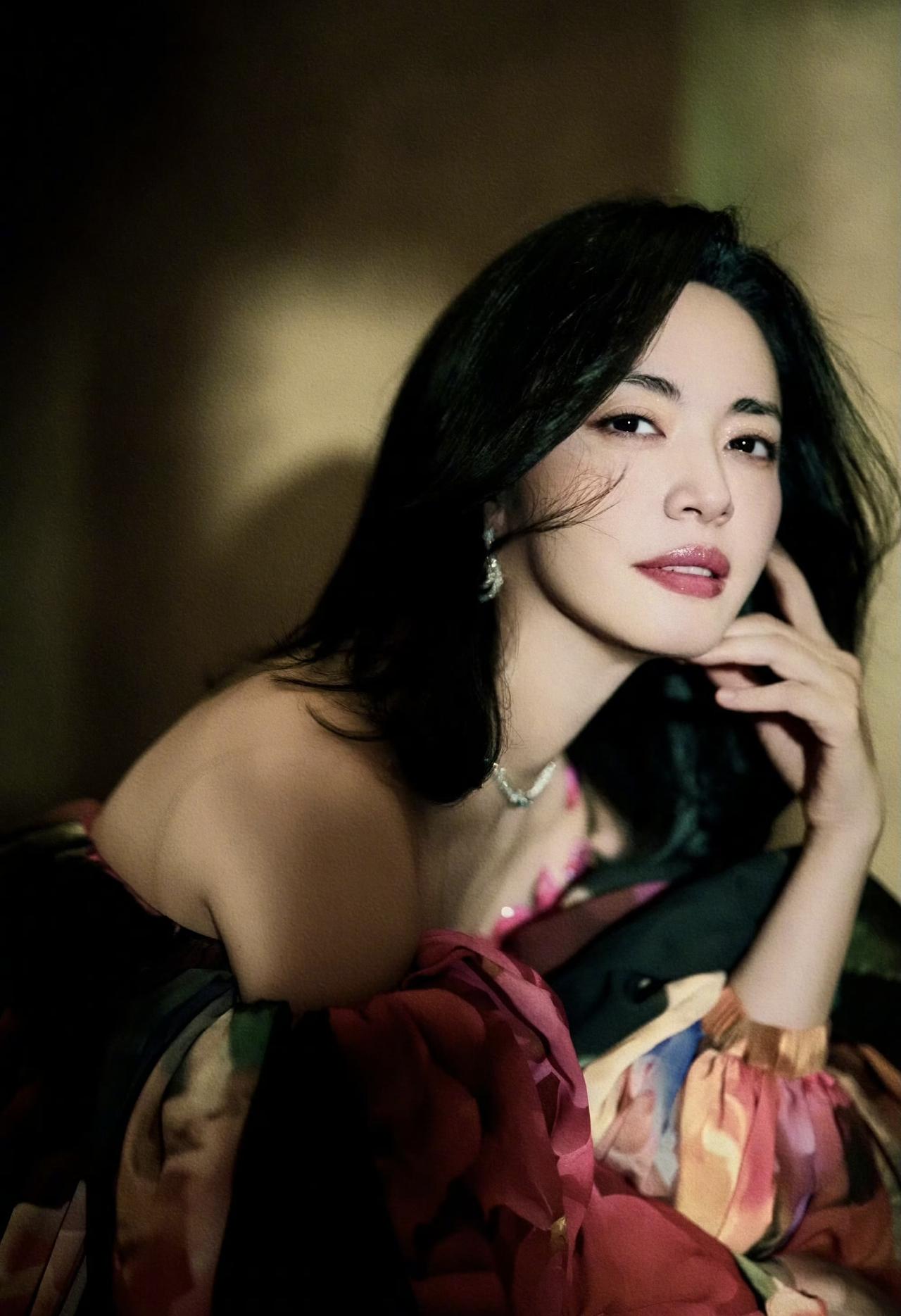 姚晨官宣离婚，比隐婚更复杂的是隐离婚姚晨和凌潇肃第一段婚姻结束时，离婚时间就特别