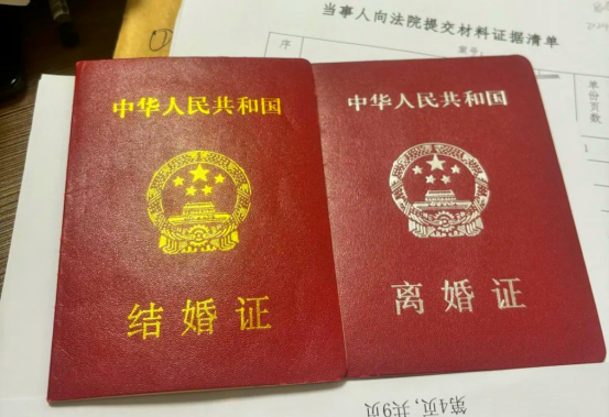 广东河源，40岁男子与38岁女子相亲，次日领证。作为感谢，男子给了媒人10万元，