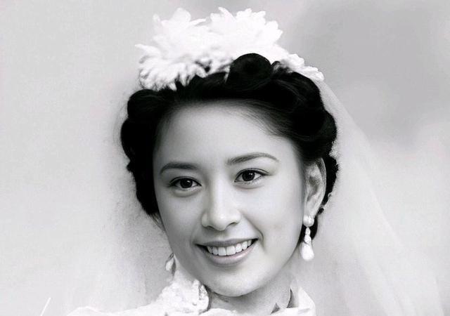 1966年，27岁的胡友松发现生理期没正常来，便问75岁的丈夫李宗仁怎么办。谁料