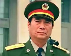 1996年冬，中央军委副主席张万年来山西视察。饭桌上，有人讲了个“笑话”：一个兵