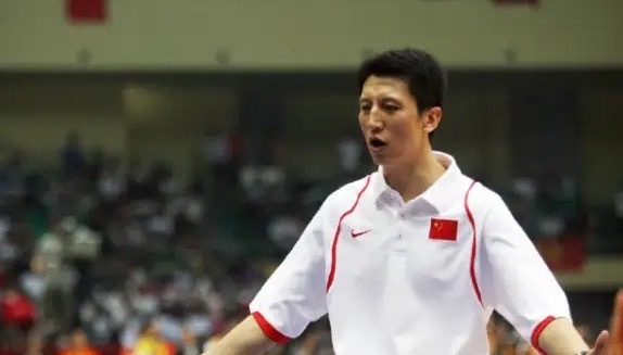 郭士强收到建议！中国男篮亚运会半决赛失利后，不少媒体人向郭士强提出建议。其中媒体人付正浩表示郭士强依