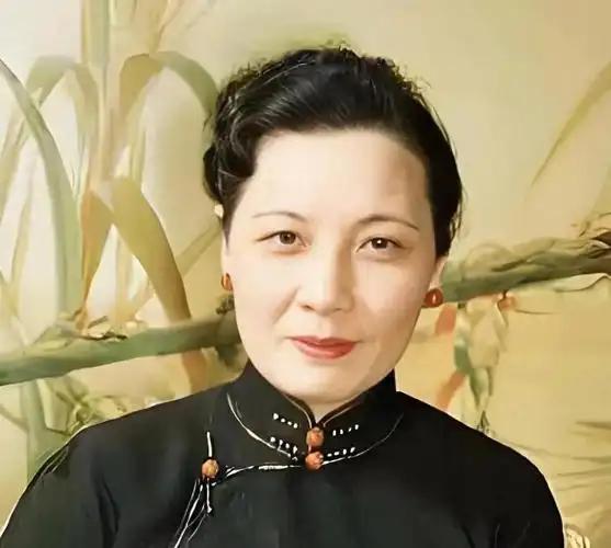 宋美龄106岁的长寿真相来了！医生翻她病历都惊讶了：癌症确诊后，她每天雷打不动做