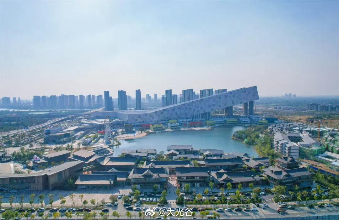 武汉首家全自营模式的奥特莱斯即将到来！近日获悉，甘露山嘉佑城市奥莱是武汉首家