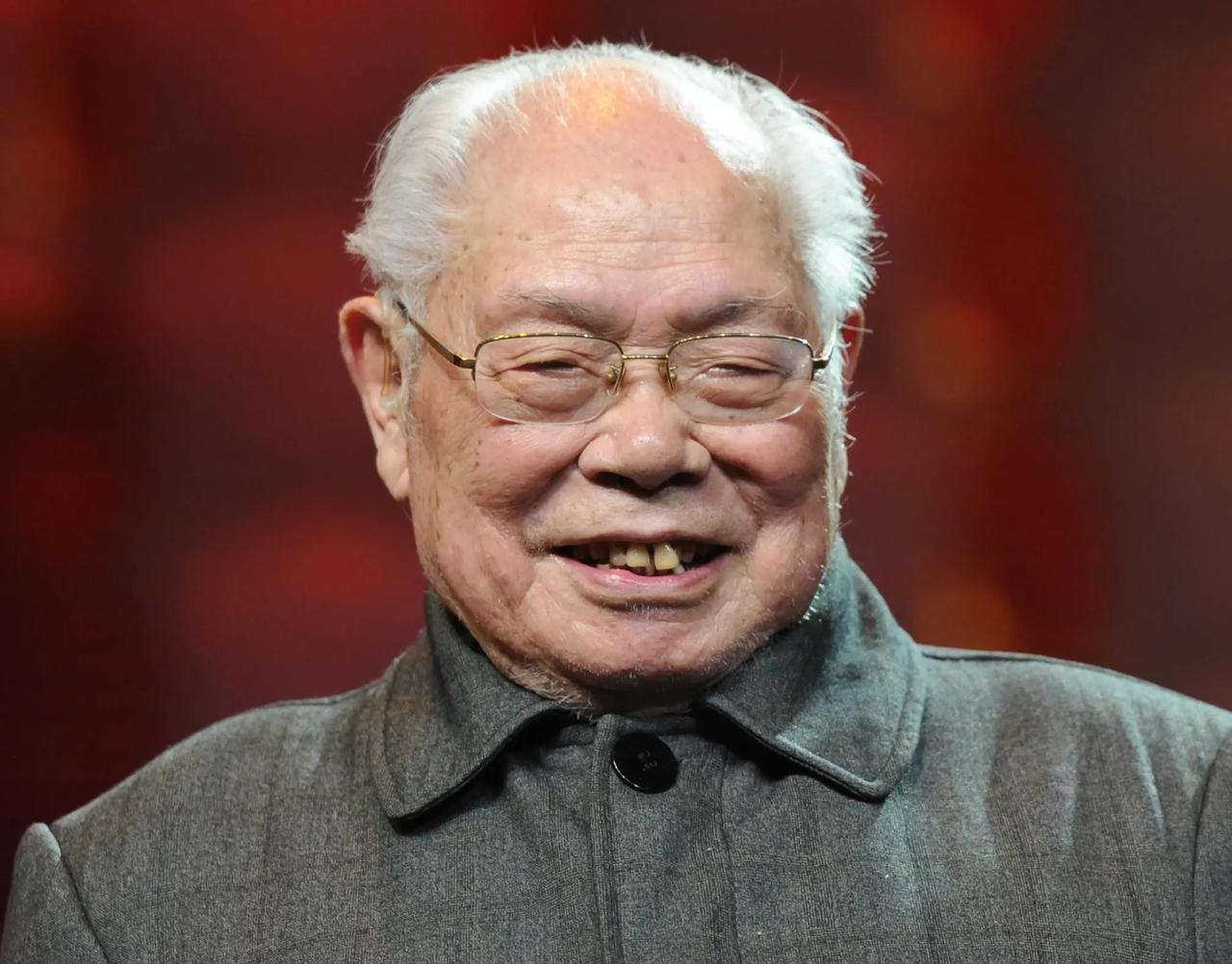 ☁1949年，马识途去茶楼接头。刚踏进茶楼，就发现和他接头的地下党员被特务