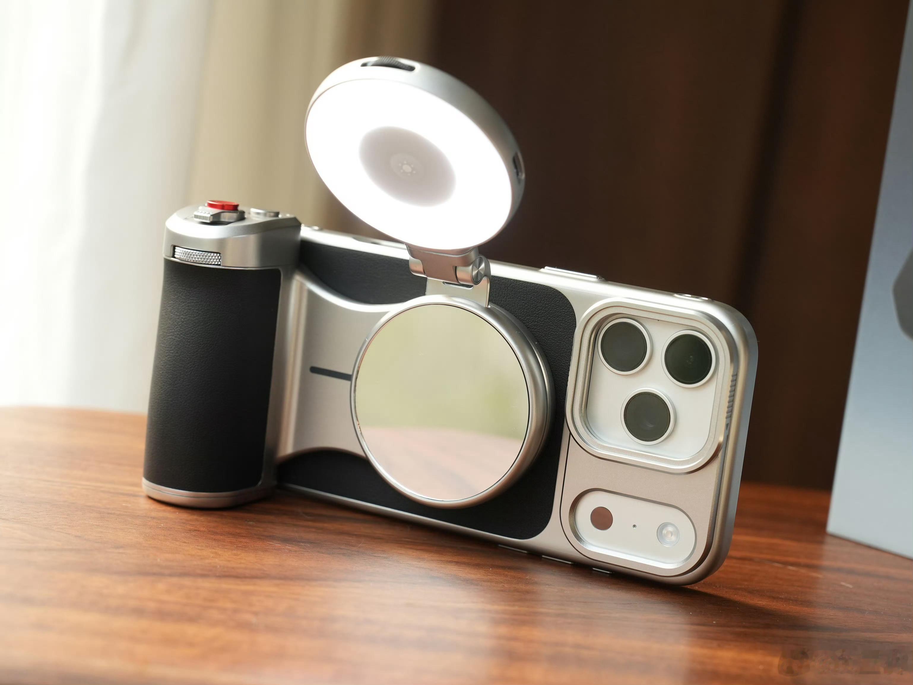 转+关，抽一个泰讯的「大师影像套装」，适配iPhone17ProMax，做
