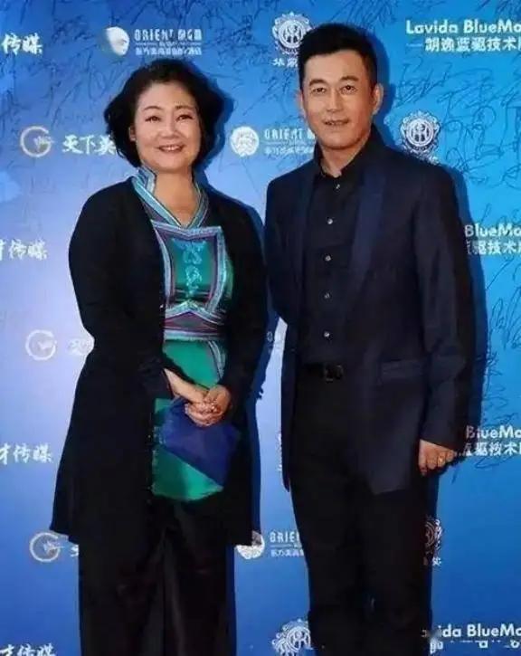🐒1991年，萨日娜为能分到11平米房子，258元彩礼就嫁给同学潘军，婚后她被