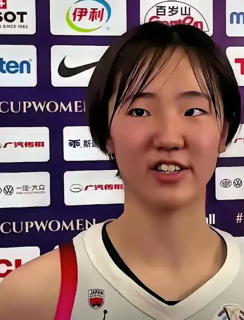 日本是个奇怪的国家，日本女篮更是个奇葩的队伍，选的队员虽然看上去其貌不扬，身高仅
