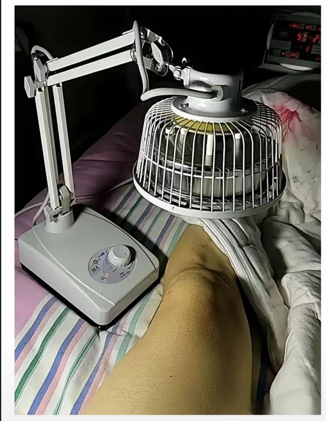 上个月医生说我膝盖有积液，开了一台电磁波灯让我回家自己烤。每天晚饭后开一小时，得