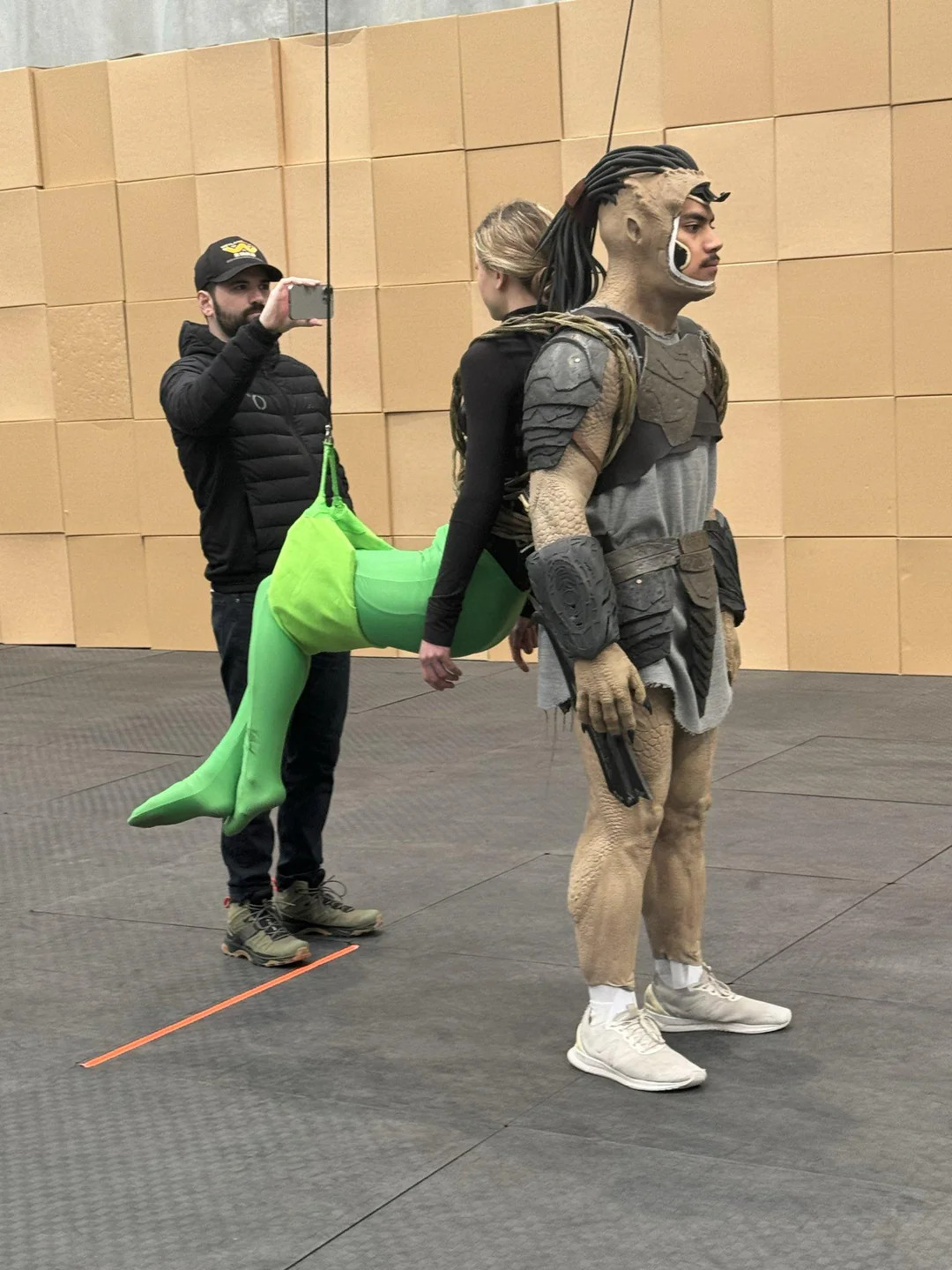 所以，是真背啊，《铁血战士：杀戮之地》。我看了下，还有视频。​​​