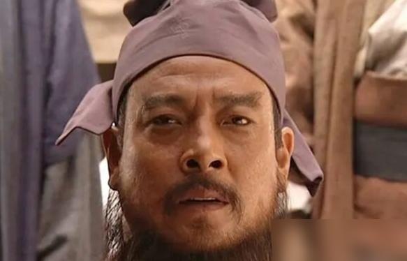 对影山比武，是梁山分裂的起点你眼睁睁看着红白衣汉子的方天画戟，缠死在一处互不