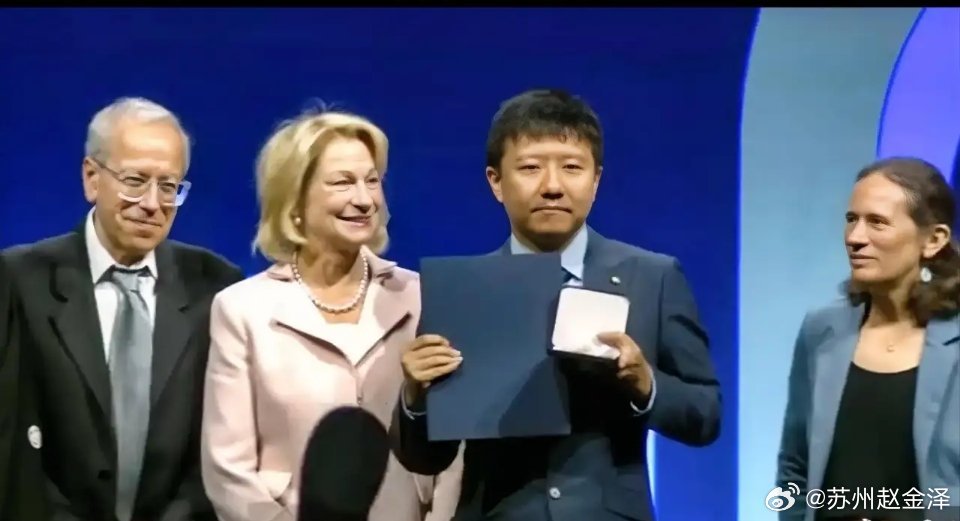 中国第一个菲尔兹奖！邓煜07年上本科，仅用十九年就能摘下菲尔兹奖，那些说奥赛无用