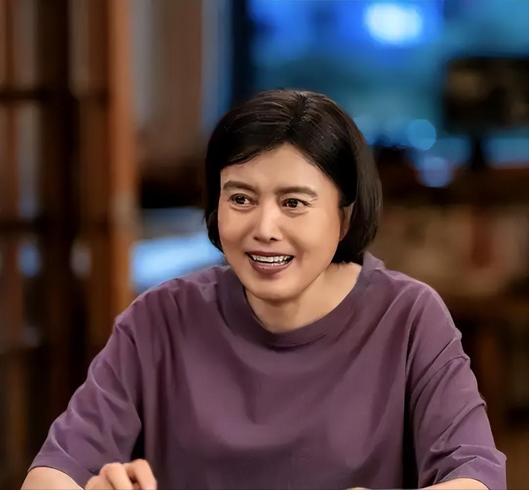 年轻时没管好下半身，如今为此付出代价，国家一级演员，六次影后，却在千人大礼堂下跪