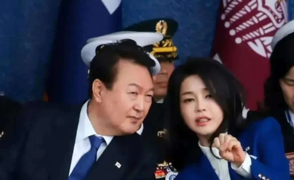 不得不说韩国又创造历史了金建希被捕，韩国历史上首次前总统夫妇一起被羁