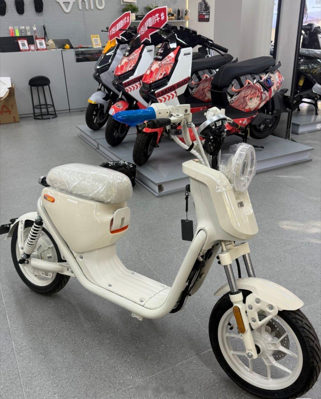 艹，这新国标电动车，别说带人了，就是屁股稍大点的，都坐不踏实吧？