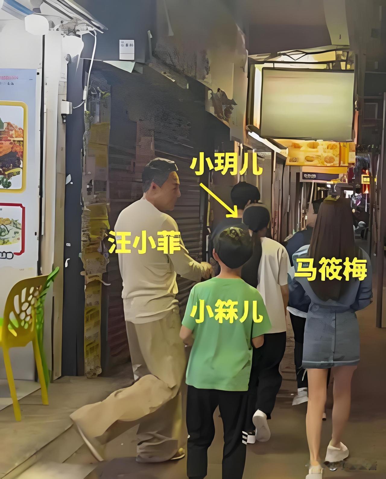 小玥儿，好可怜。大s去世一年多了，一直和弟弟独居台北，最近小学毕业，害怕汪小菲