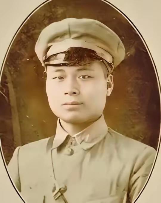 1959年，51岁的邱行湘刚特赦出来，还是个光棍。这前国军将领，穿着发白的中