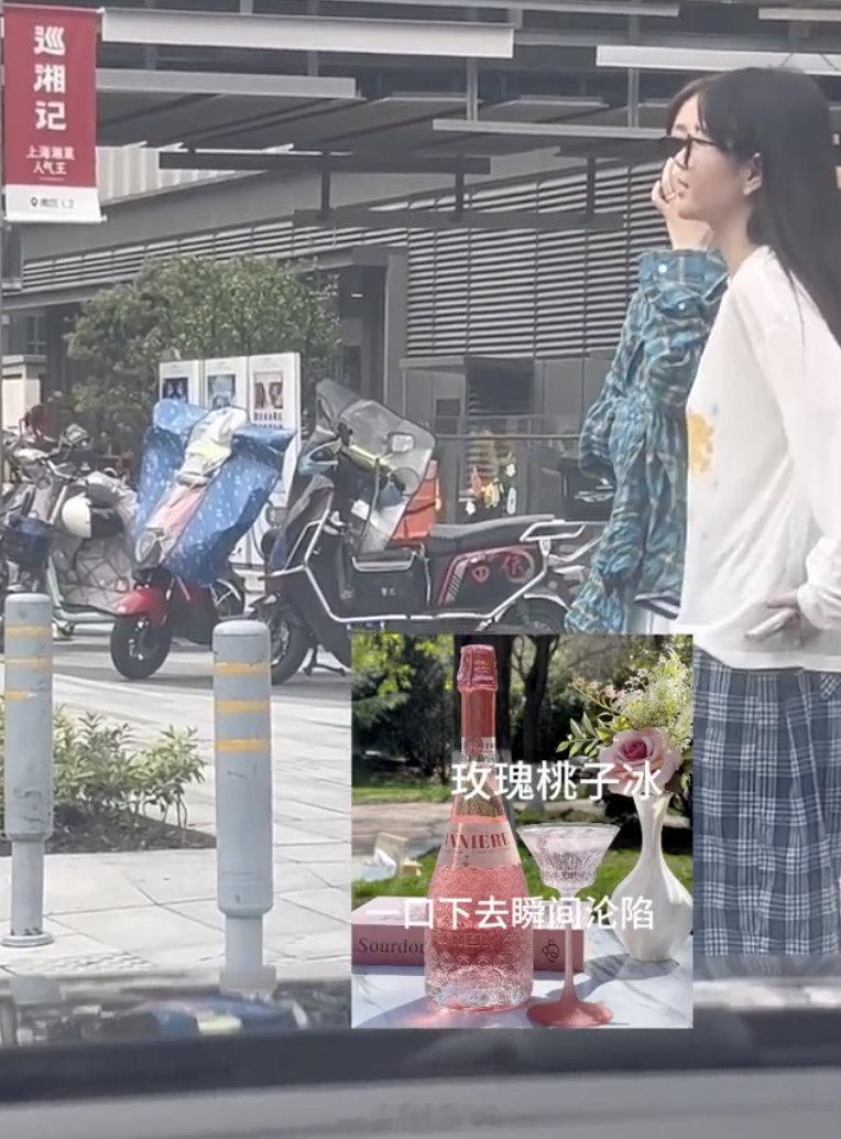 田曦薇放假也不想化妆路人街头偶遇素颜出行的田曦薇，素颜状态清爽耐看完全扛住镜头。