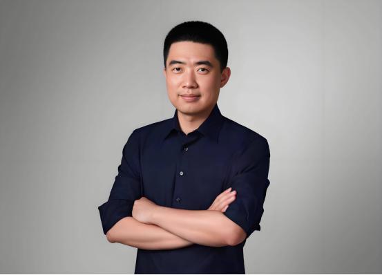 李想，毕业于石家庄市四十中学，高考前主动弃考，凭借超强自学能力、用户洞察力和知人