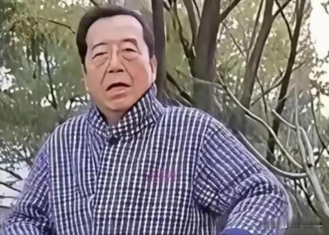 87岁的他拿着每月八万的高额收入，坐拥国家级艺术地位，本来就已经该安享晚年的，可