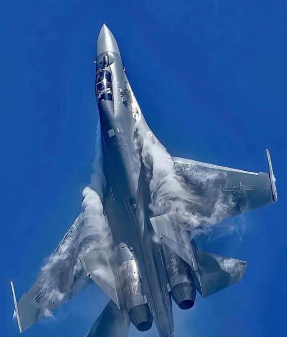 中国如此迅速地同意出售歼35，主要是因为美国准备将中国拖入军备竞赛亚太天空下